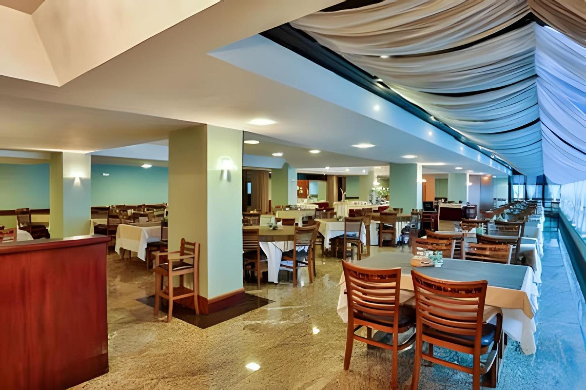 Suite with Hot and Cold Air Conditioning