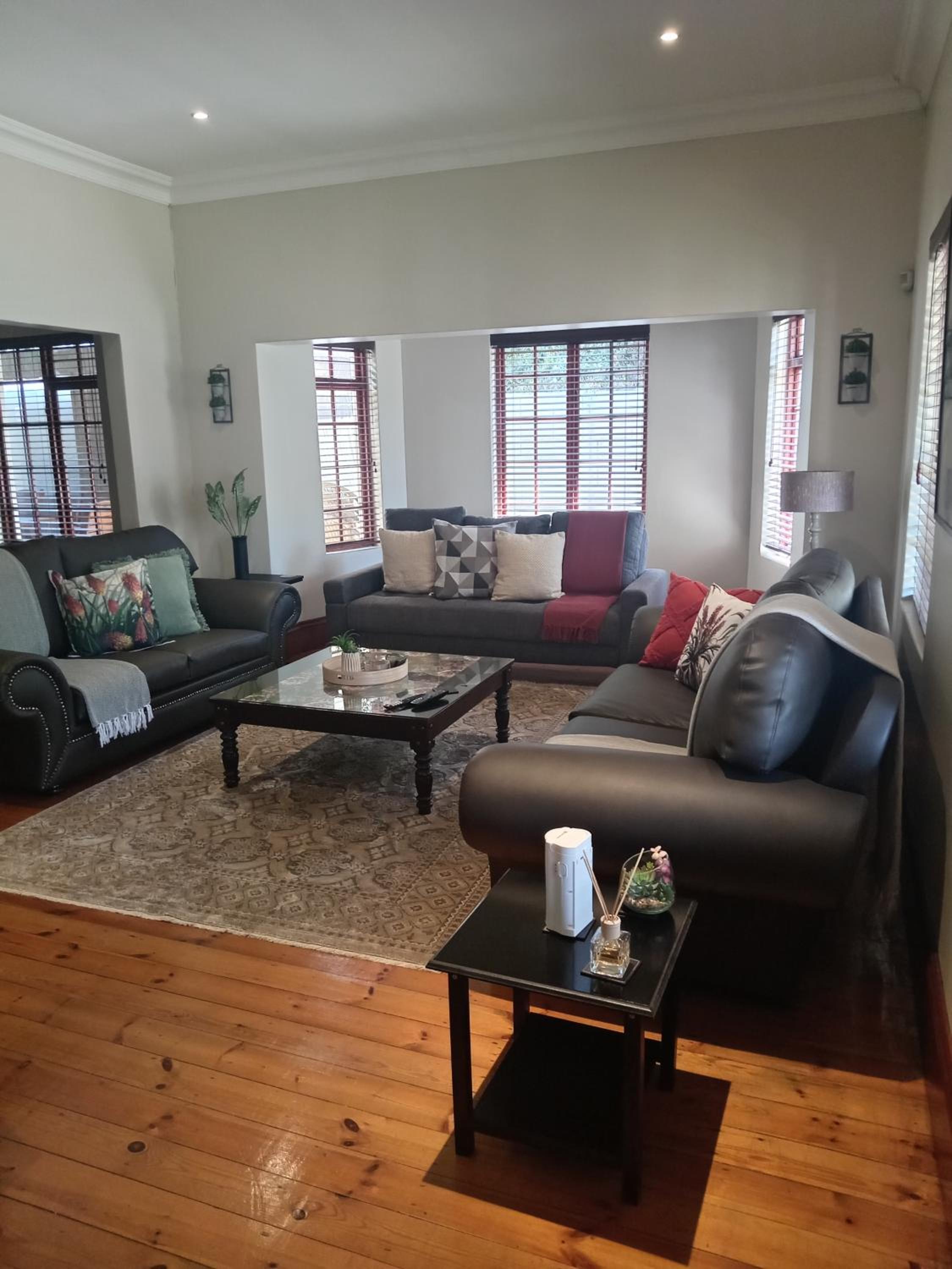 Fancy Pansy 4.2 Room 1 only : Spacious 1 bedroom house view 3
