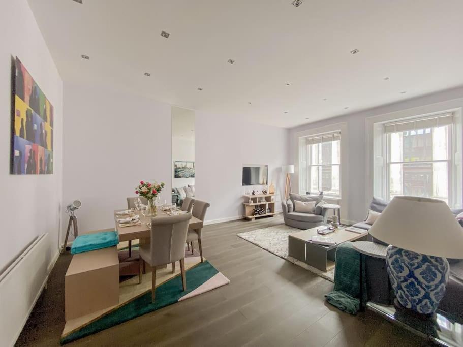 Exceptional apartment in the most desirable street view 4