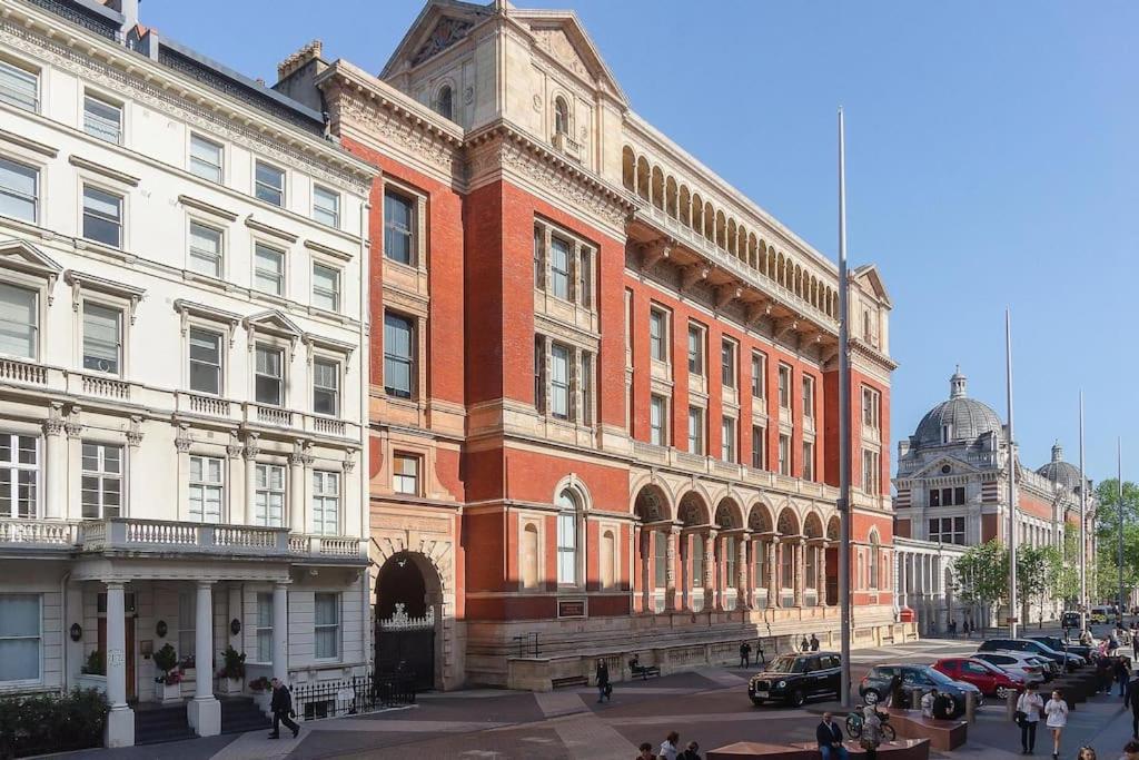 Exceptional apartment in the most desirable street view 3