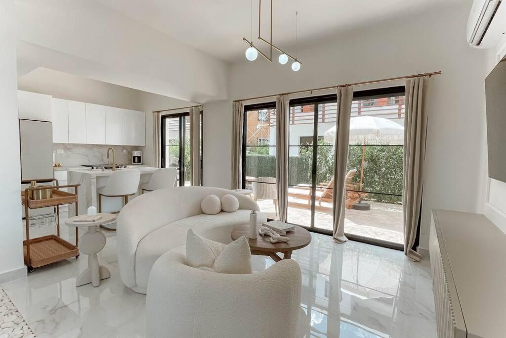 Organic Luxury Villa With Pool & Beach Access view 2