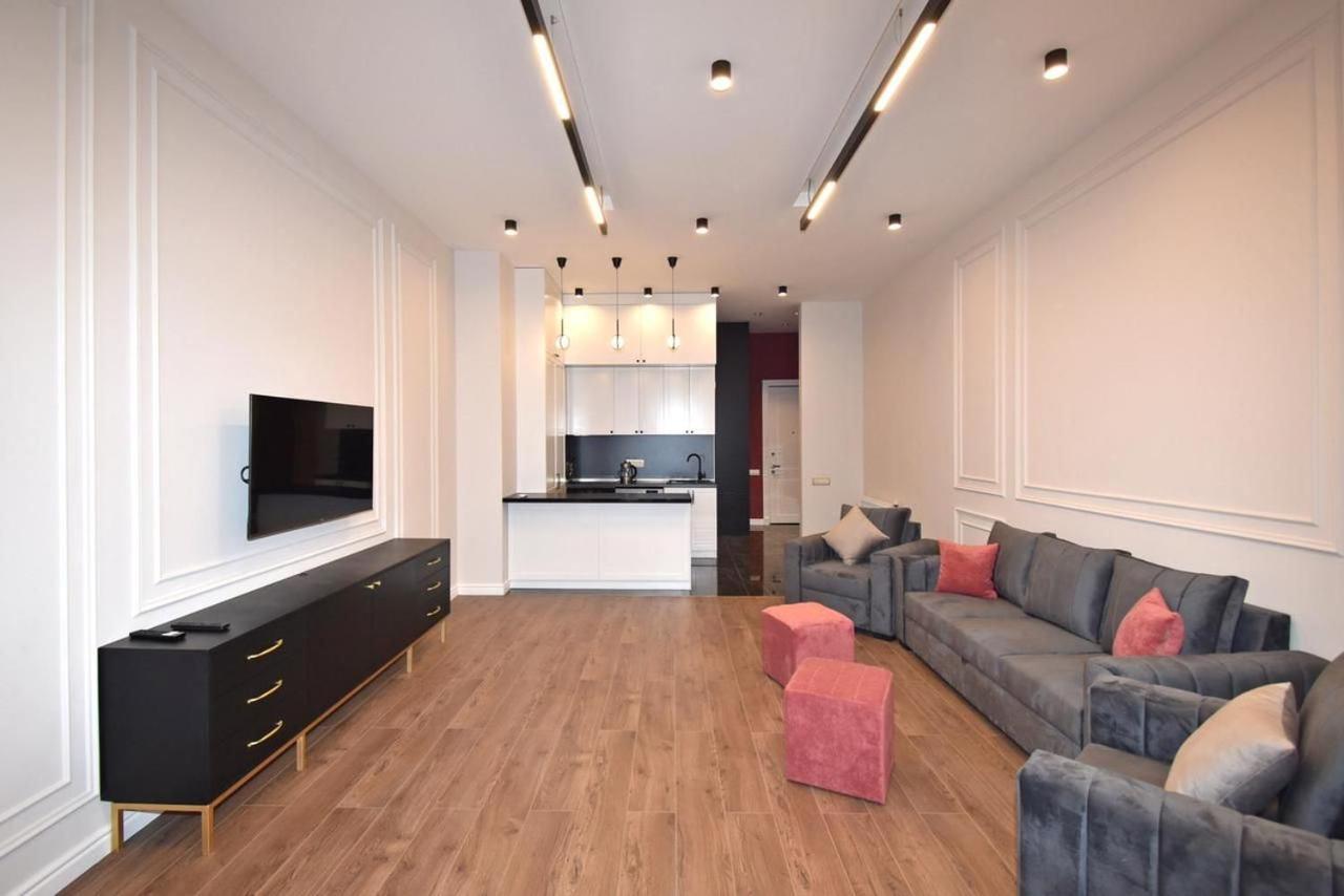 Deluxe 2 Bedroom, 2Bathroom Apartment in the Middle of City Center, New Building