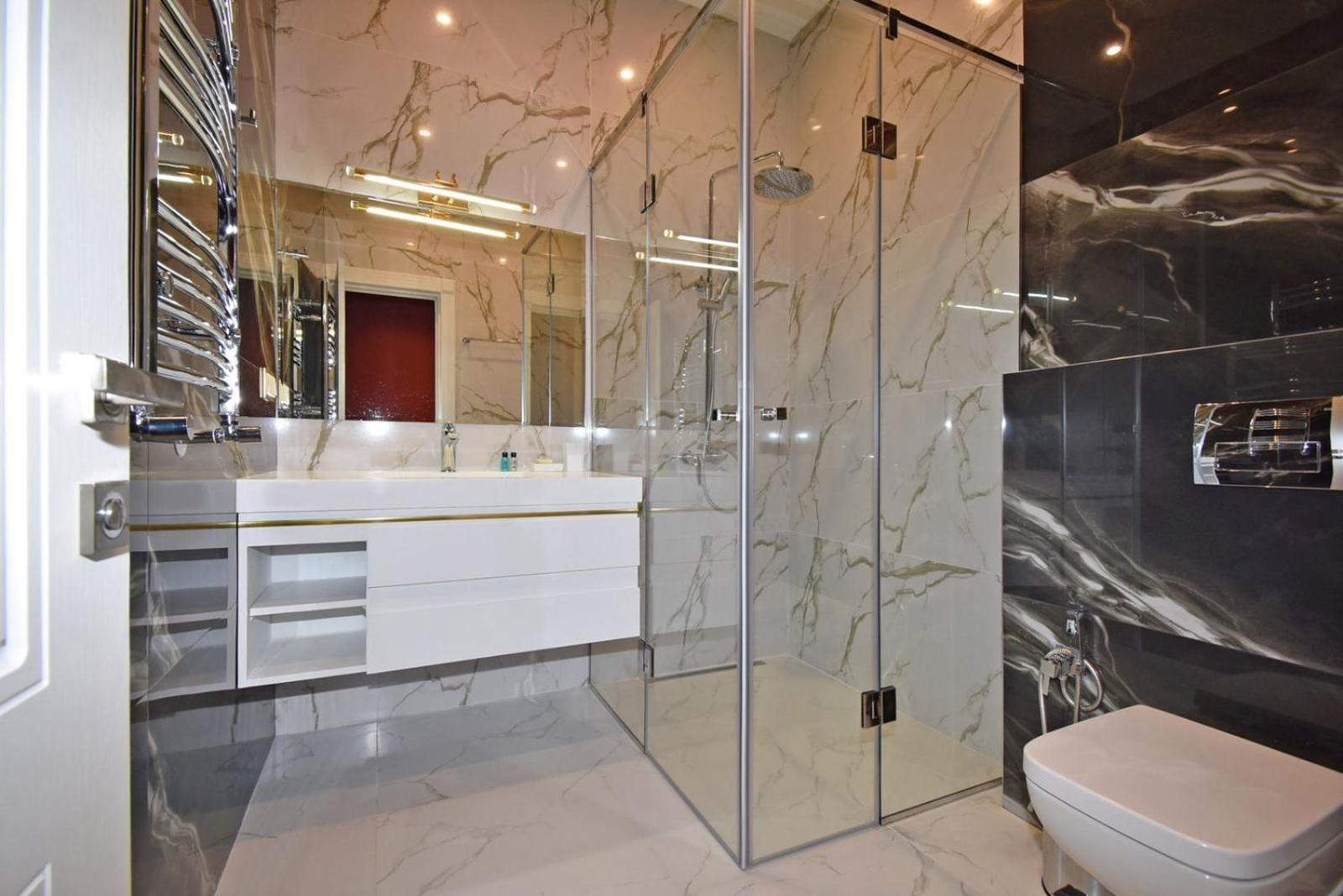 Deluxe 2 Bedroom, 2Bathroom Apartment in the Middle of City Center, New Building