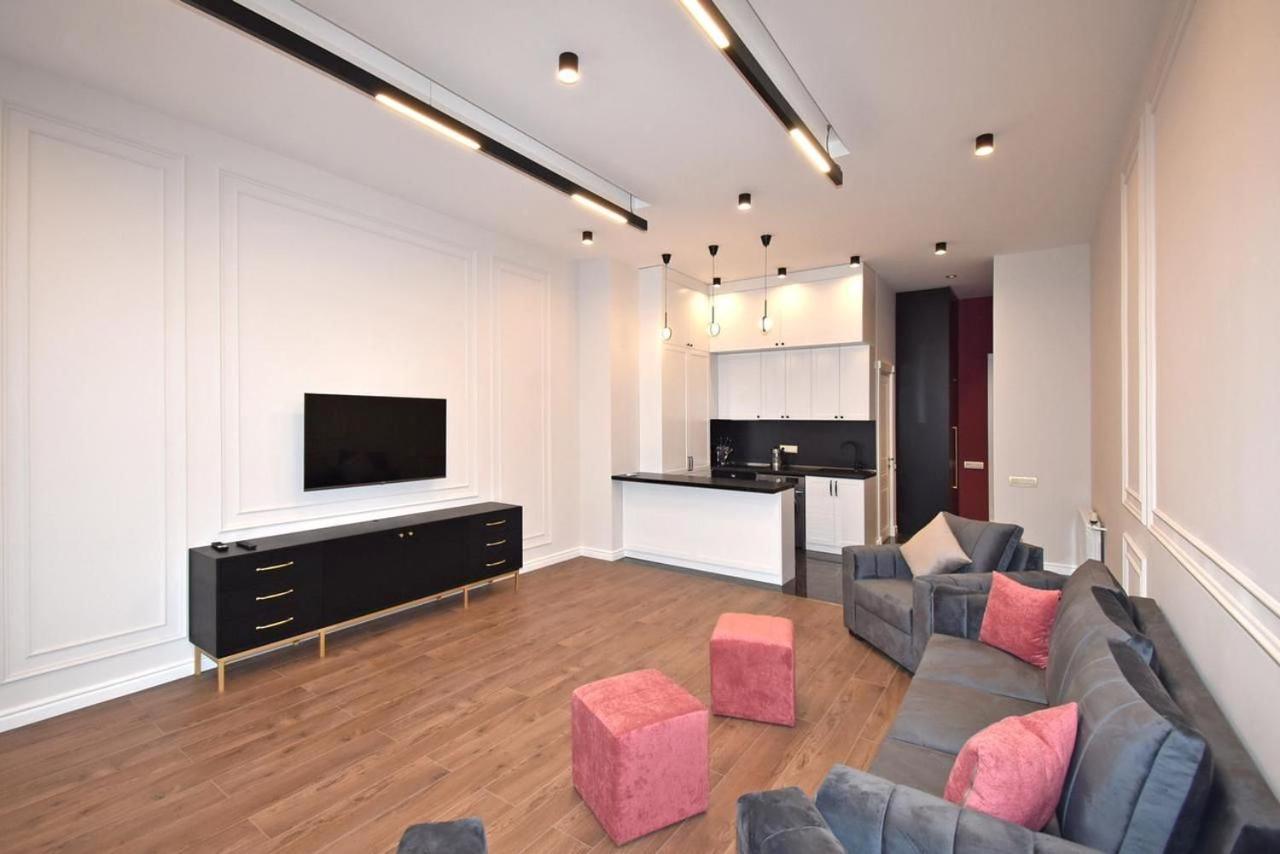 Deluxe 2 Bedroom, 2Bathroom Apartment in the Middle of City Center, New Building