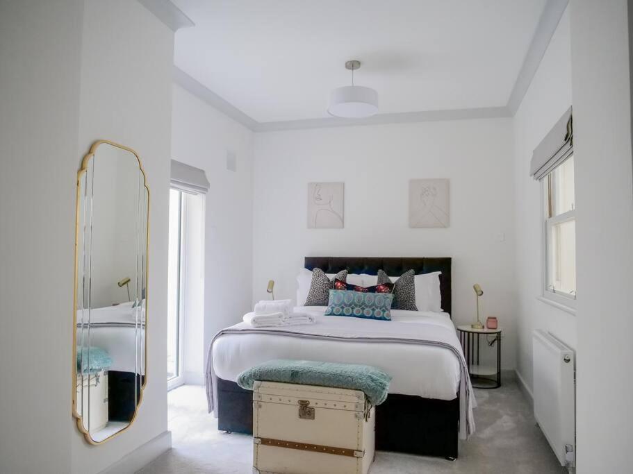Super Spacious 3 Bedroom and 3 Bathroom Apartment