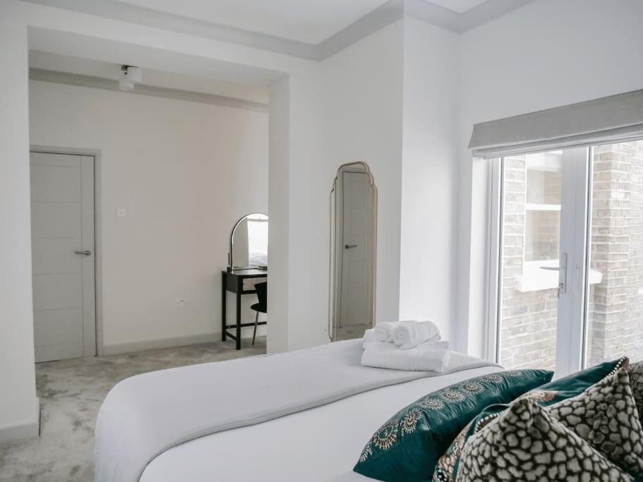 Super Spacious 3 Bedroom and 3 Bathroom Apartment