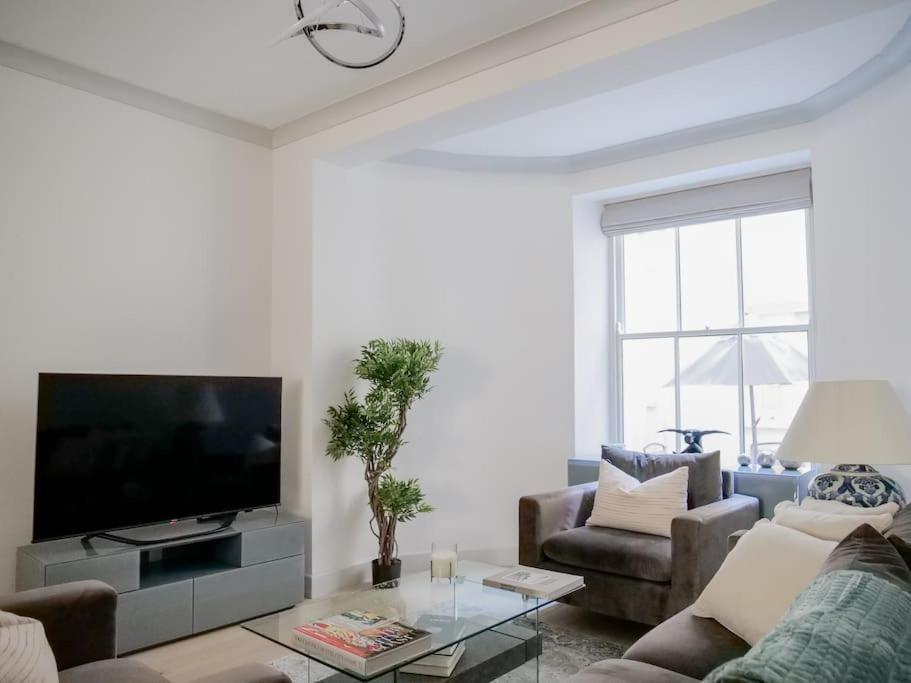 Super Spacious 3 Bedroom and 3 Bathroom Apartment