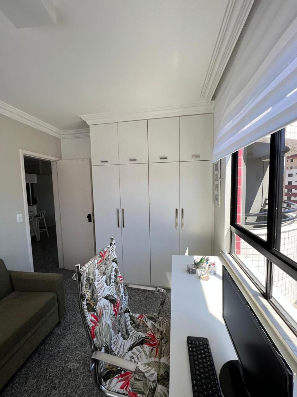 Aparthotel a 50m da Beira Mar 2 quartos sendo escritório sofá-cama, ideal para empresários e home office