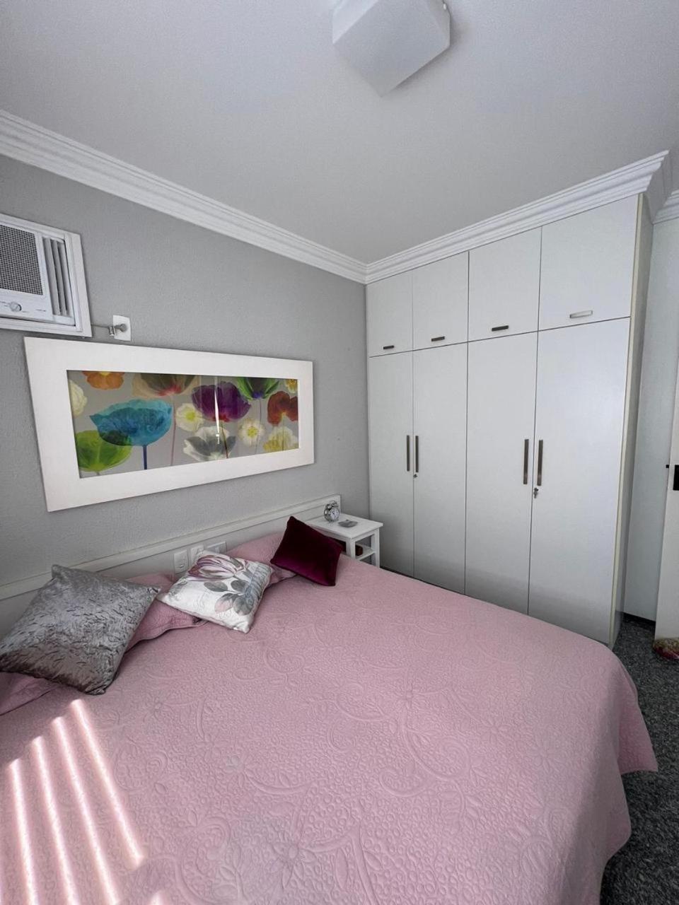 Aparthotel a 50m da Beira Mar 2 quartos sendo escritório sofá-cama, ideal para empresários e home office