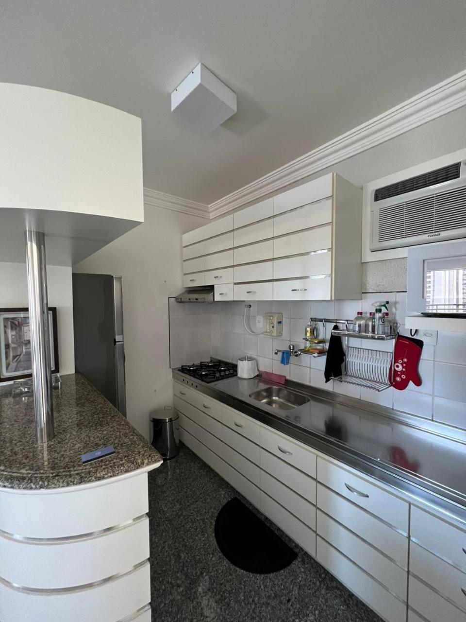 Aparthotel a 50m da Beira Mar 2 quartos sendo escritório sofá-cama, ideal para empresários e home office