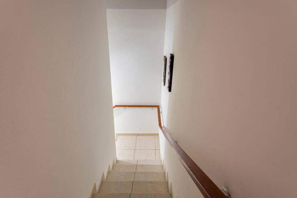 Apartamento Novo Próximo ao Mar, C/ Garagem Grande
