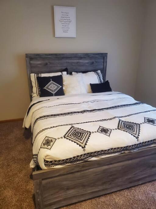 Beautiful and Cozy Olathe Home. - Property Image 30