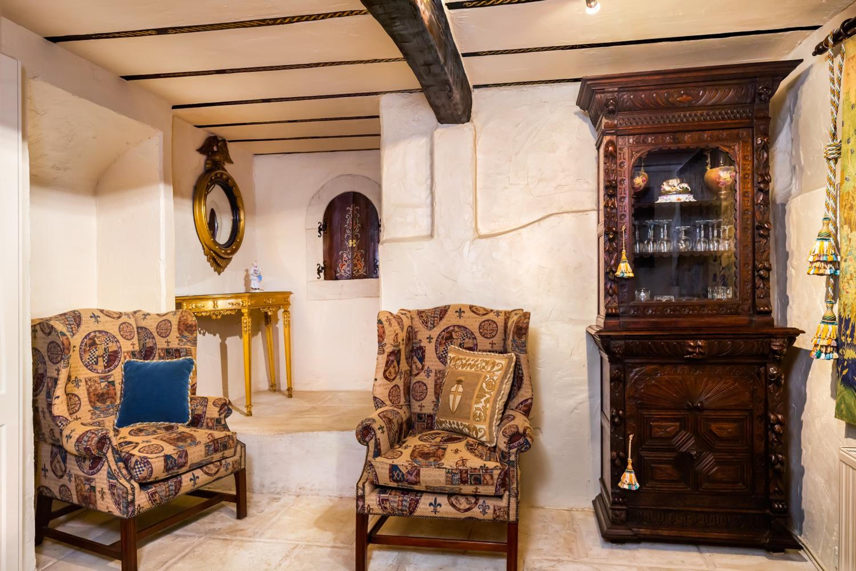 Thorngrove Manor