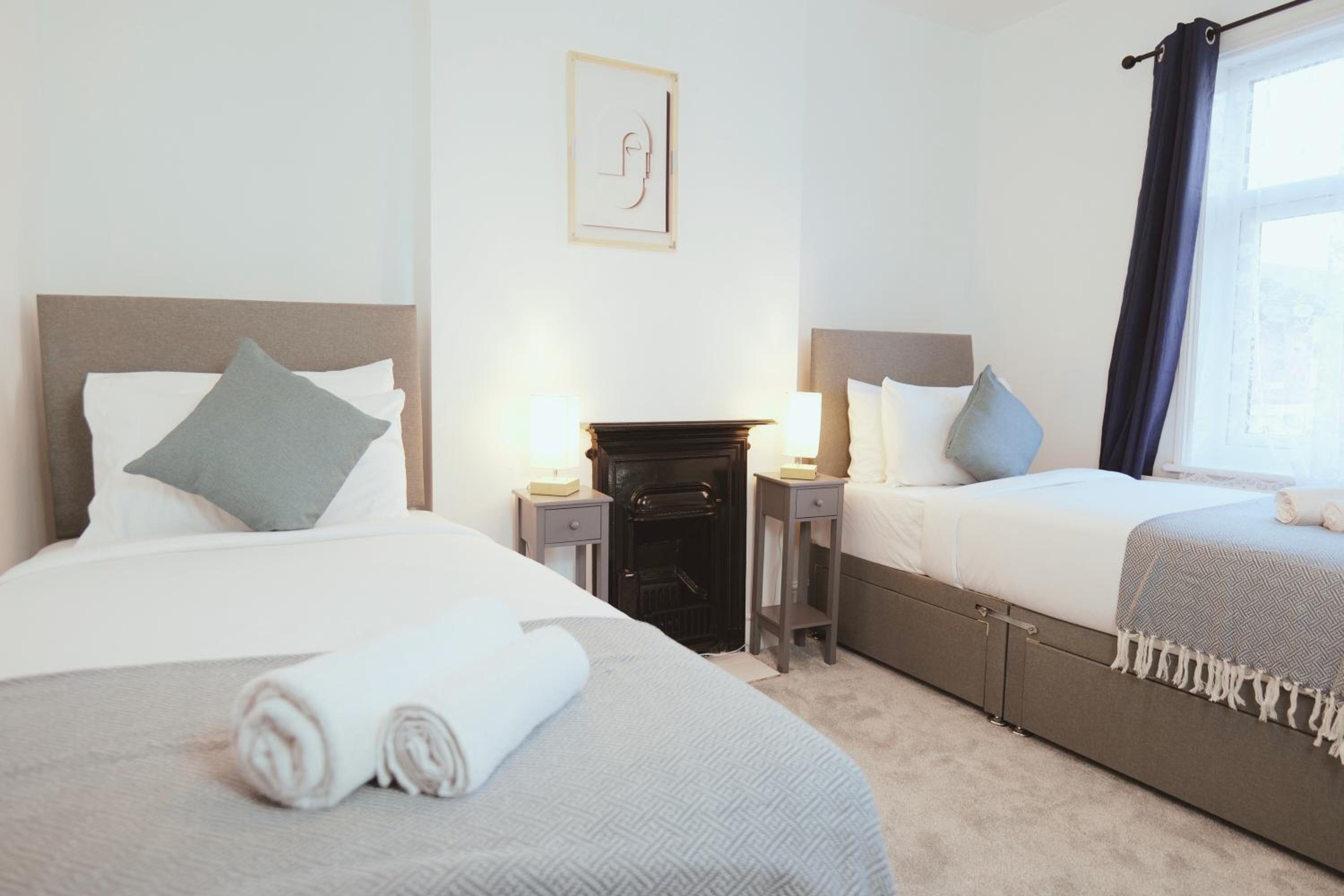 Town Centre House with parking, Wi-Fi view 4