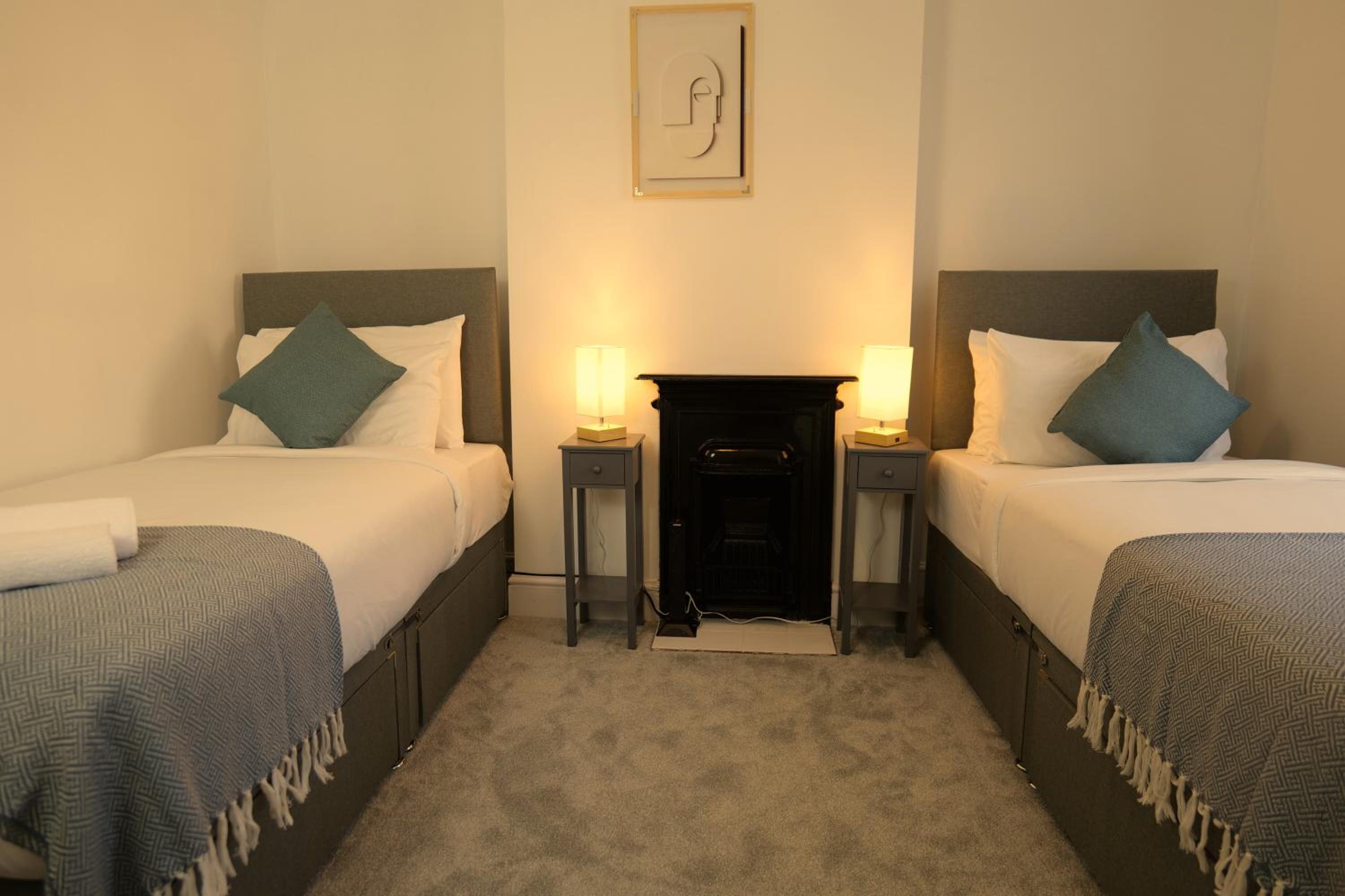 Town Centre House with parking, Wi-Fi view 3