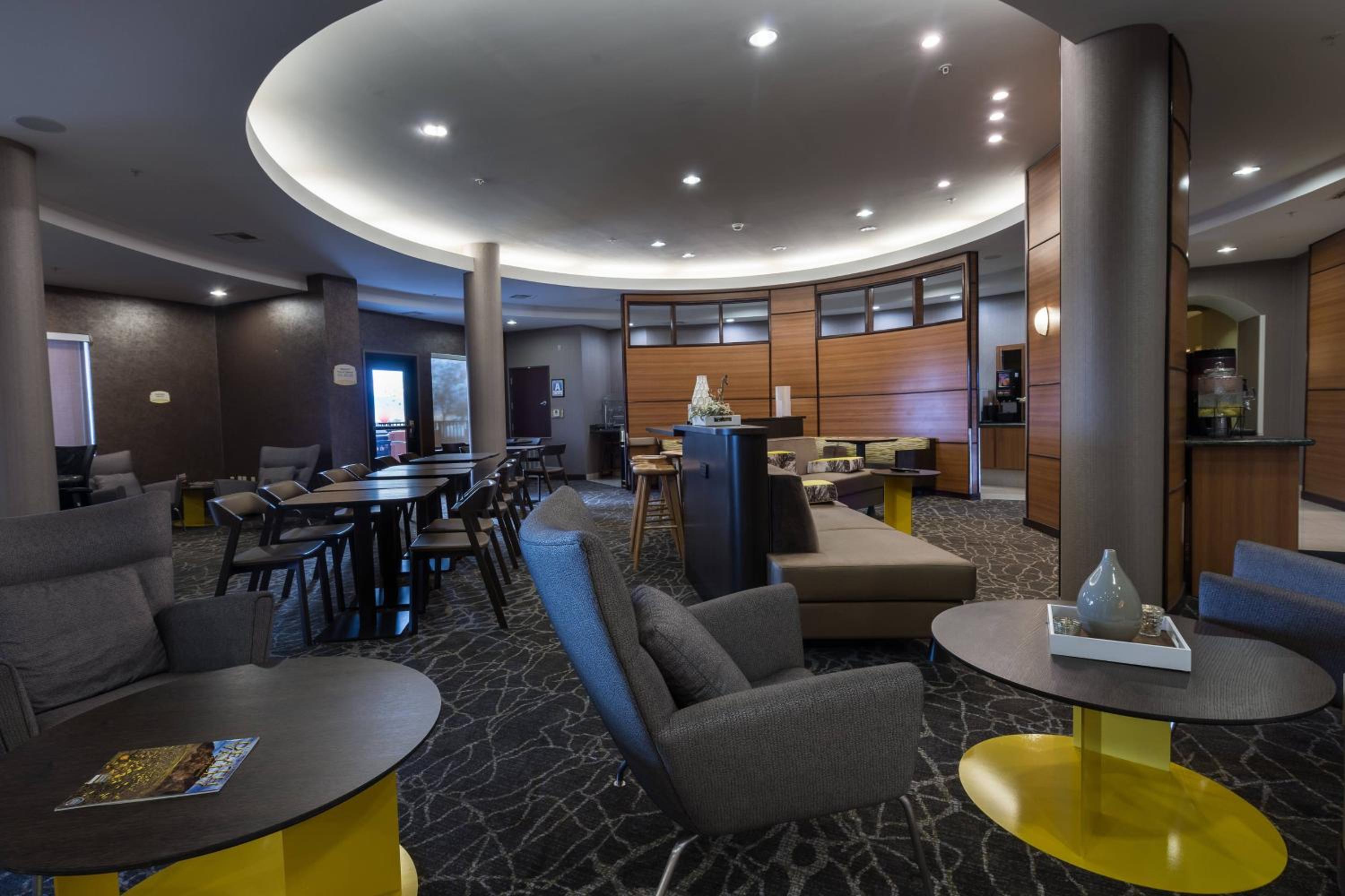 Ridgecrest Vacations - SpringHill Suites Ridgecrest - Property Image 3