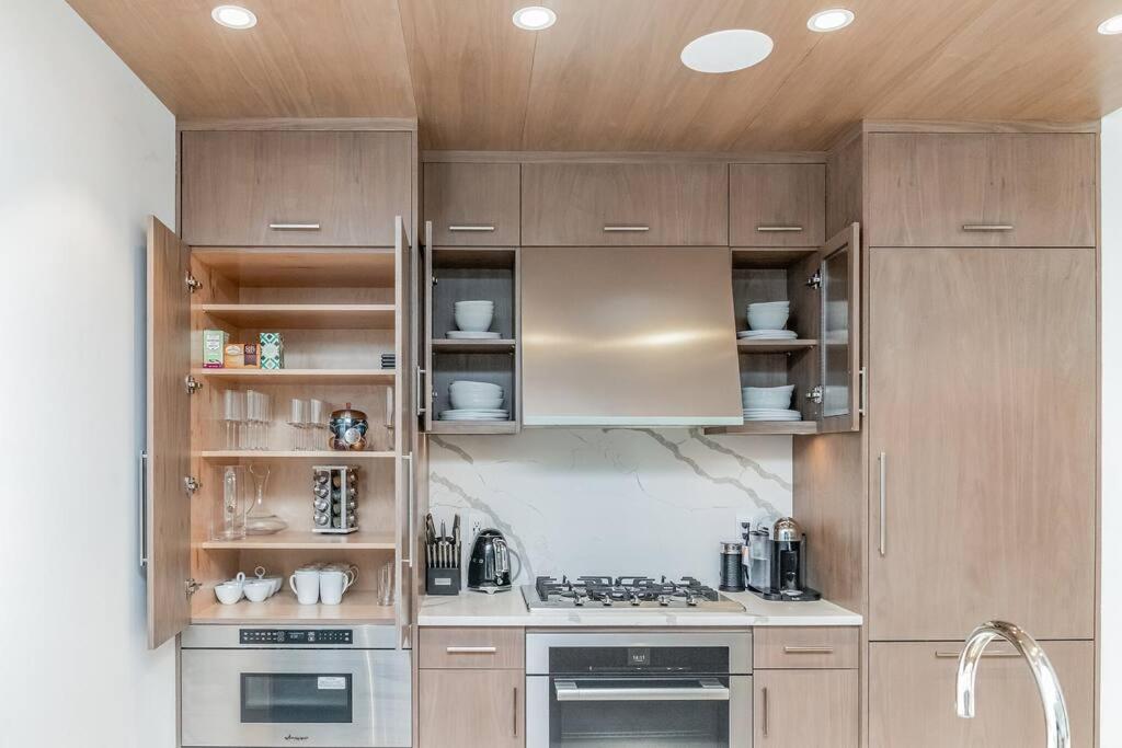 Luxurious Soho Apartment~ 2 Bedroom 2 Bathroom