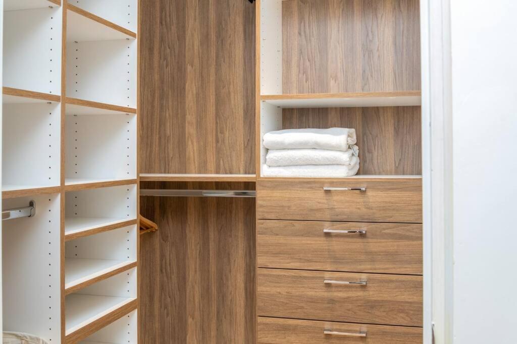 Luxurious Soho Apartment~ 2 Bedroom 2 Bathroom