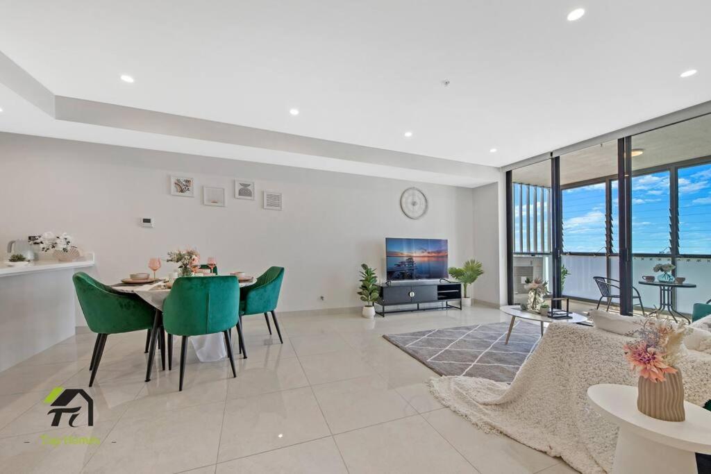 Sea-view and City-view Palace in Hurstville