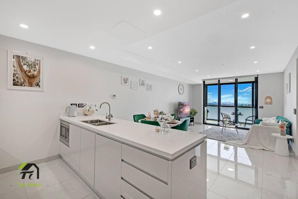 Sea-view and City-view Palace in Hurstville