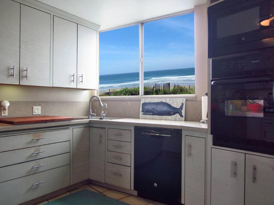 Amazing house on the Beach!! view 4
