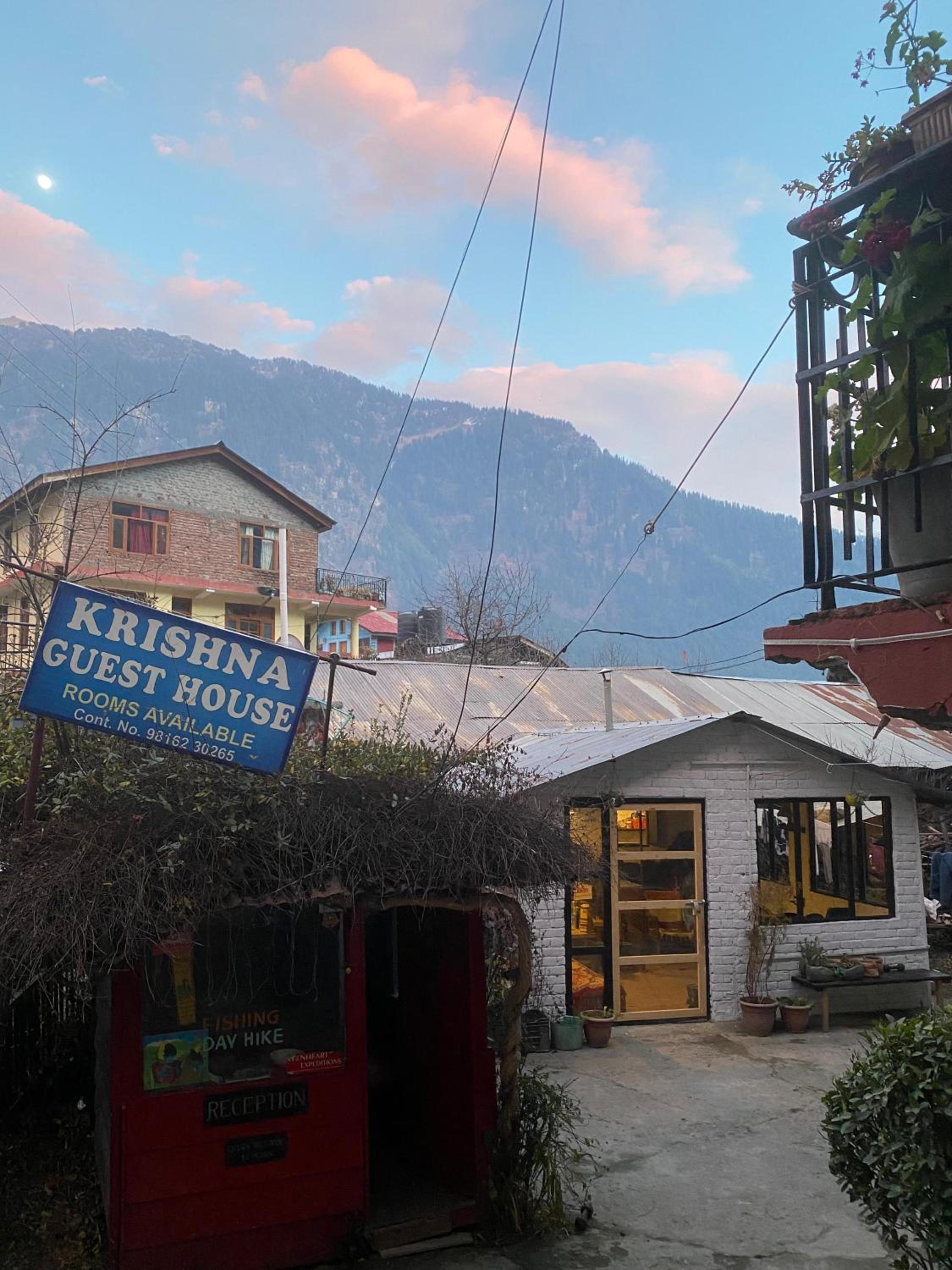 Krishna Guesthouse by AttiC Monkey, Old manali next to Drifters cafe view 3