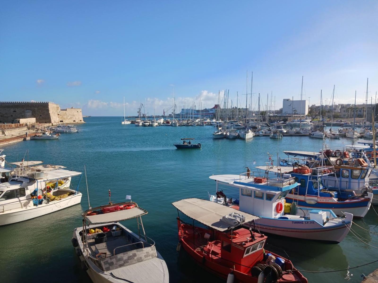 Ellen 735 Special studio Crete view 2