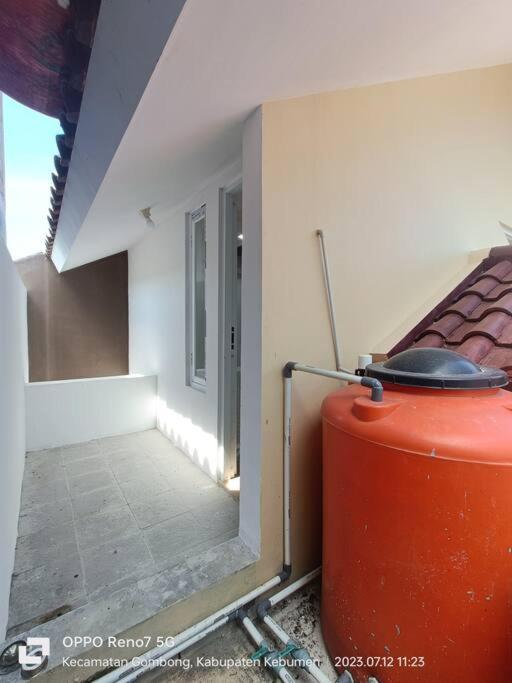 Rumah Dekat Sawah Pemandangan Pegunungan
