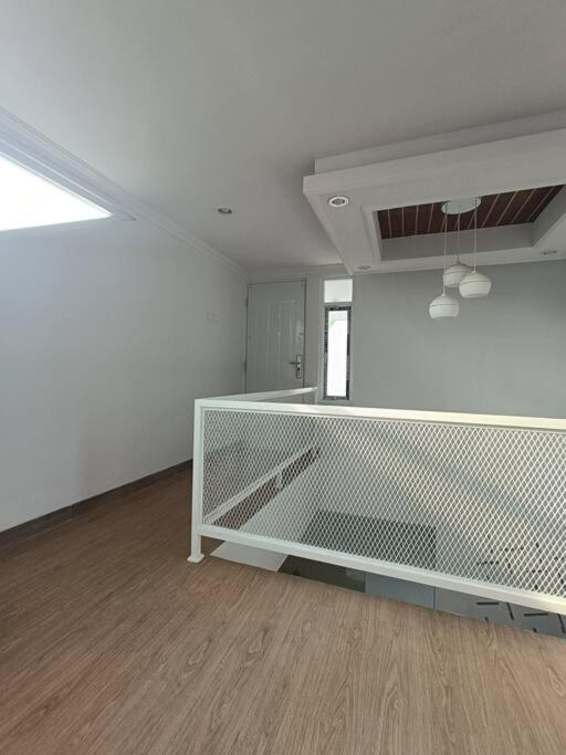 Rumah Dekat Sawah Pemandangan Pegunungan