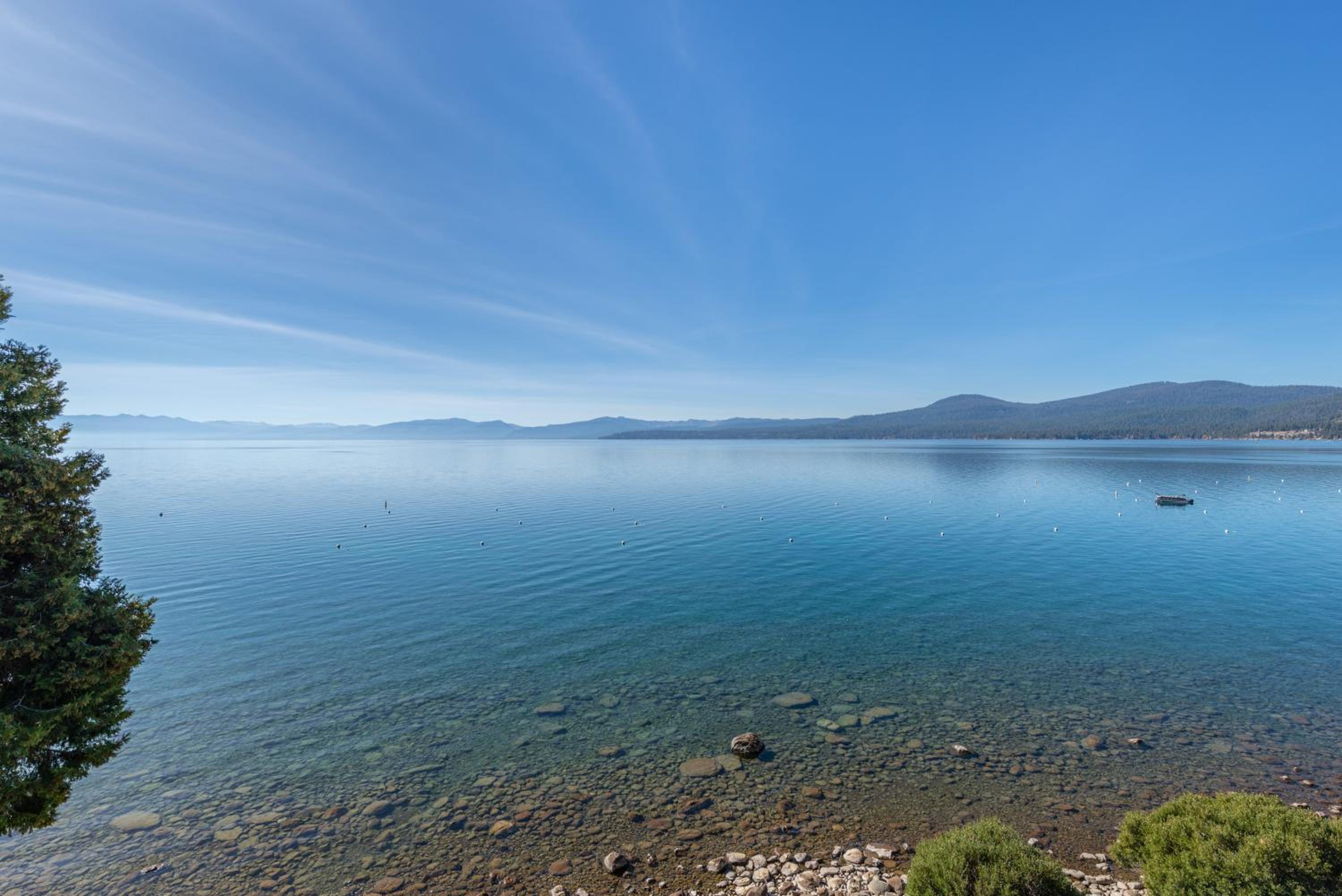 Amazing Lakefront Condo with Views Close to Slopes view 3