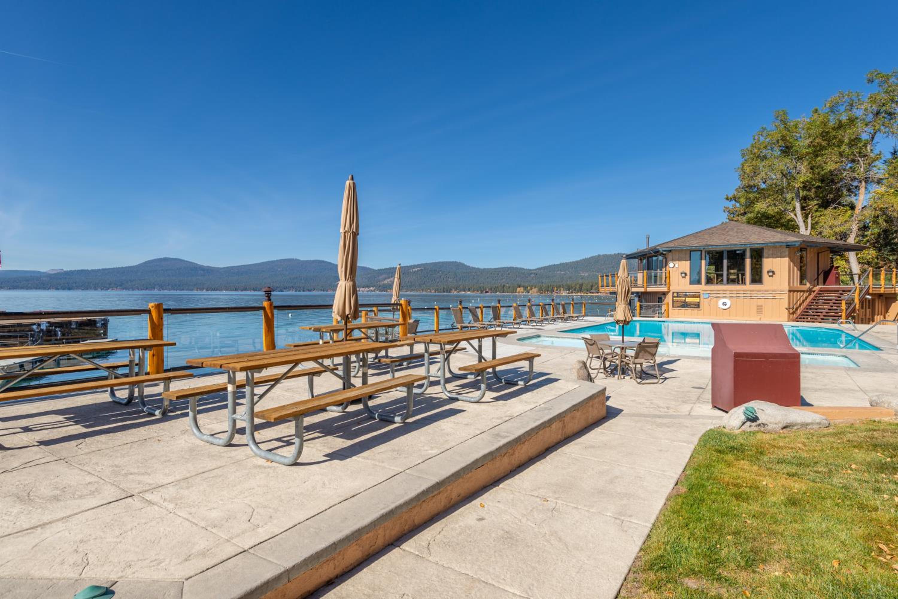 Amazing Lakefront Condo with Views Close to Slopes view 4