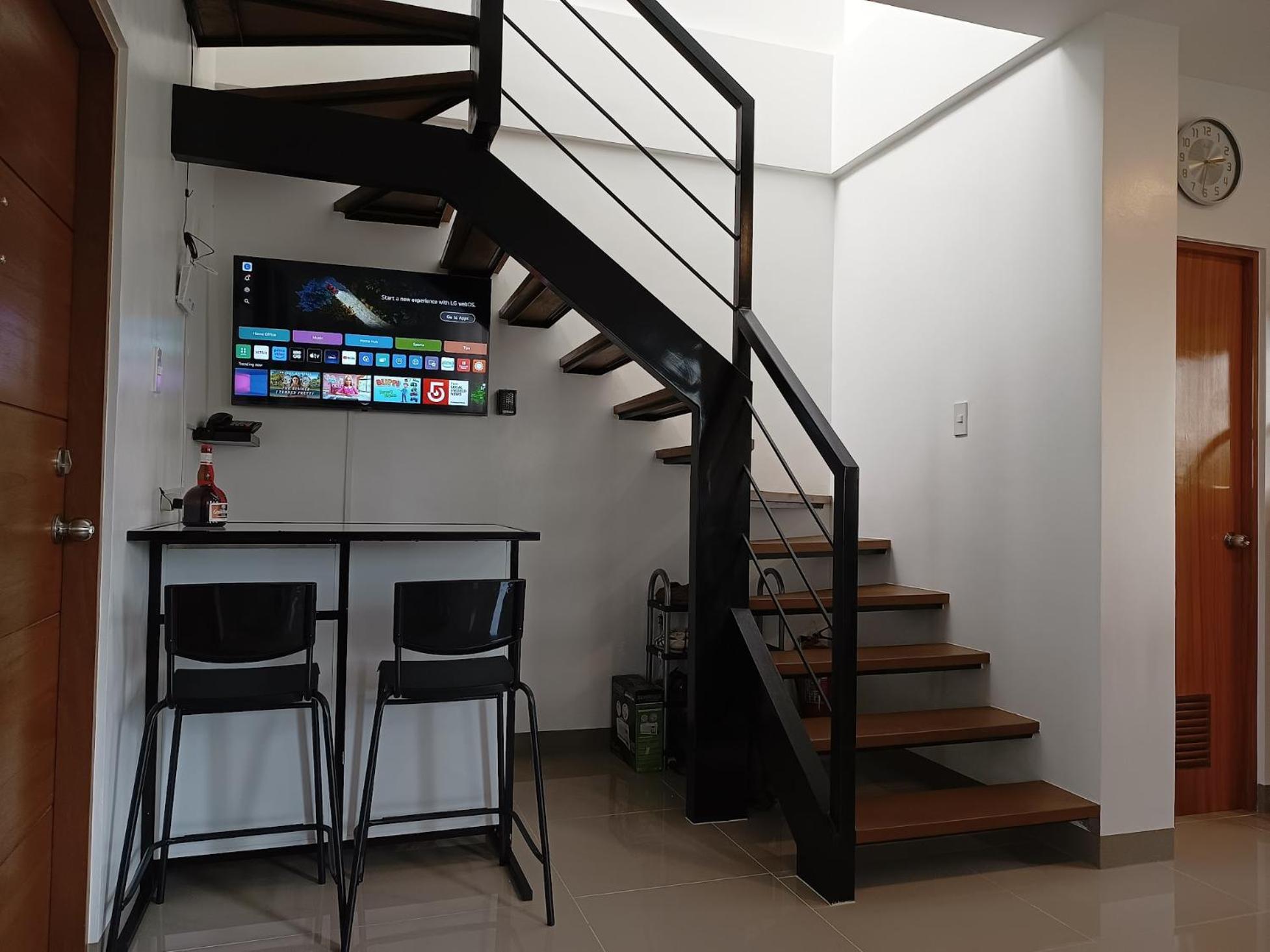 Casa Devino - Loft Retreat in Tagaytay - Pool - 2BR - Netflix -Free Parking view 4
