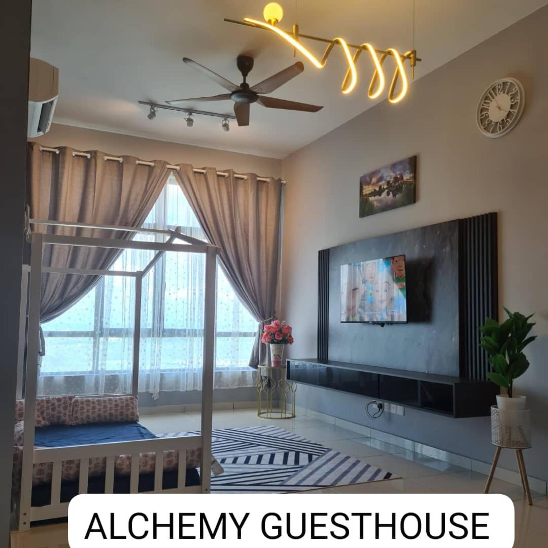 Alchemy Guesthouse D'summit Residence with Netflix