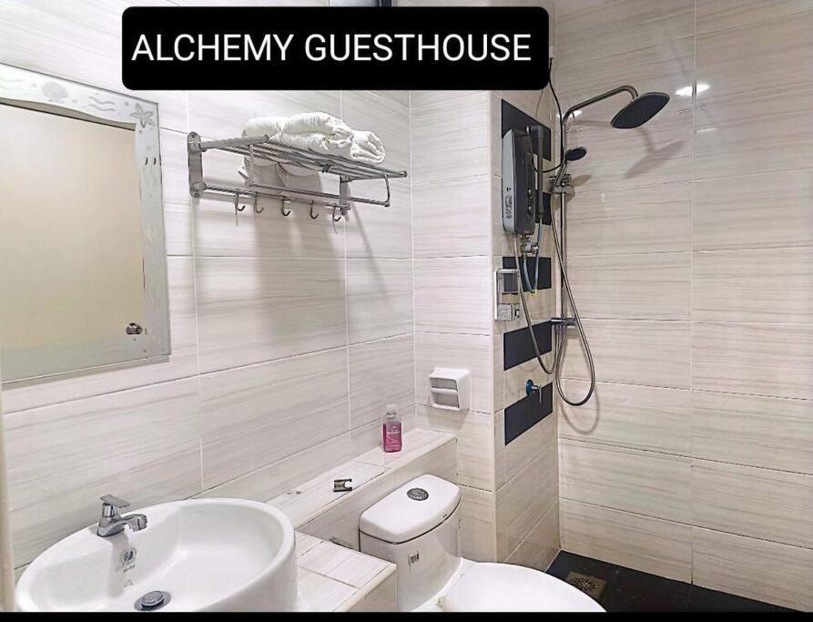 Alchemy Guesthouse D'summit Residence with Netflix
