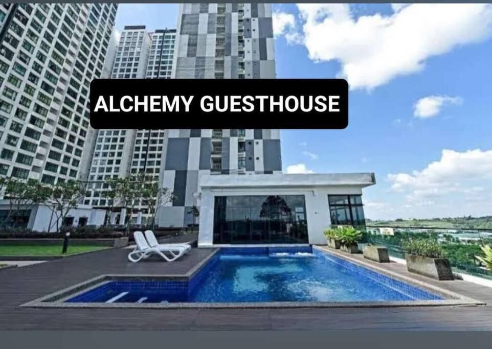 Alchemy Guesthouse D'summit Residence with Netflix