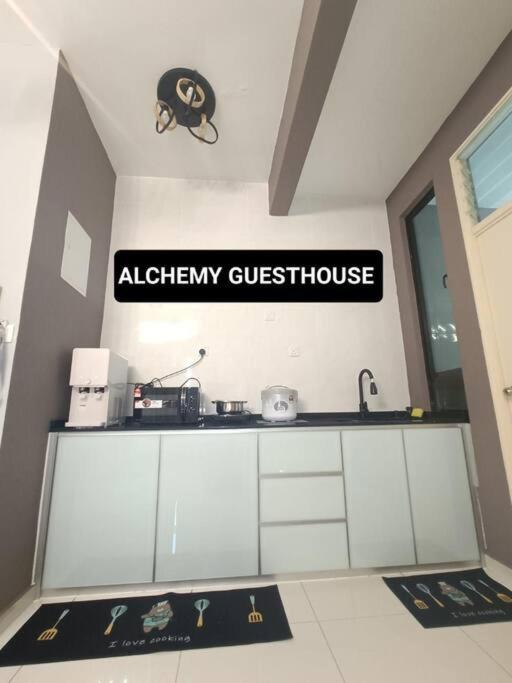 Alchemy Guesthouse D'summit Residence with Netflix