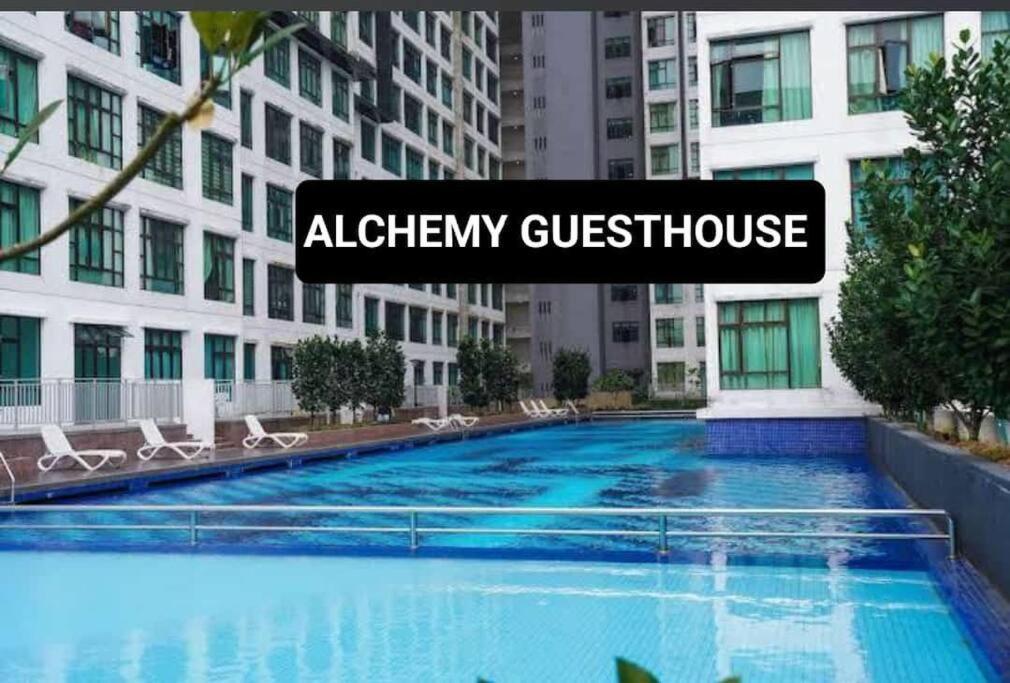 Alchemy Guesthouse D'summit Residence with Netflix