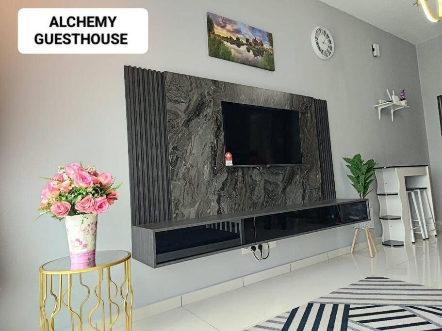 Alchemy Guesthouse D'summit Residence with Netflix