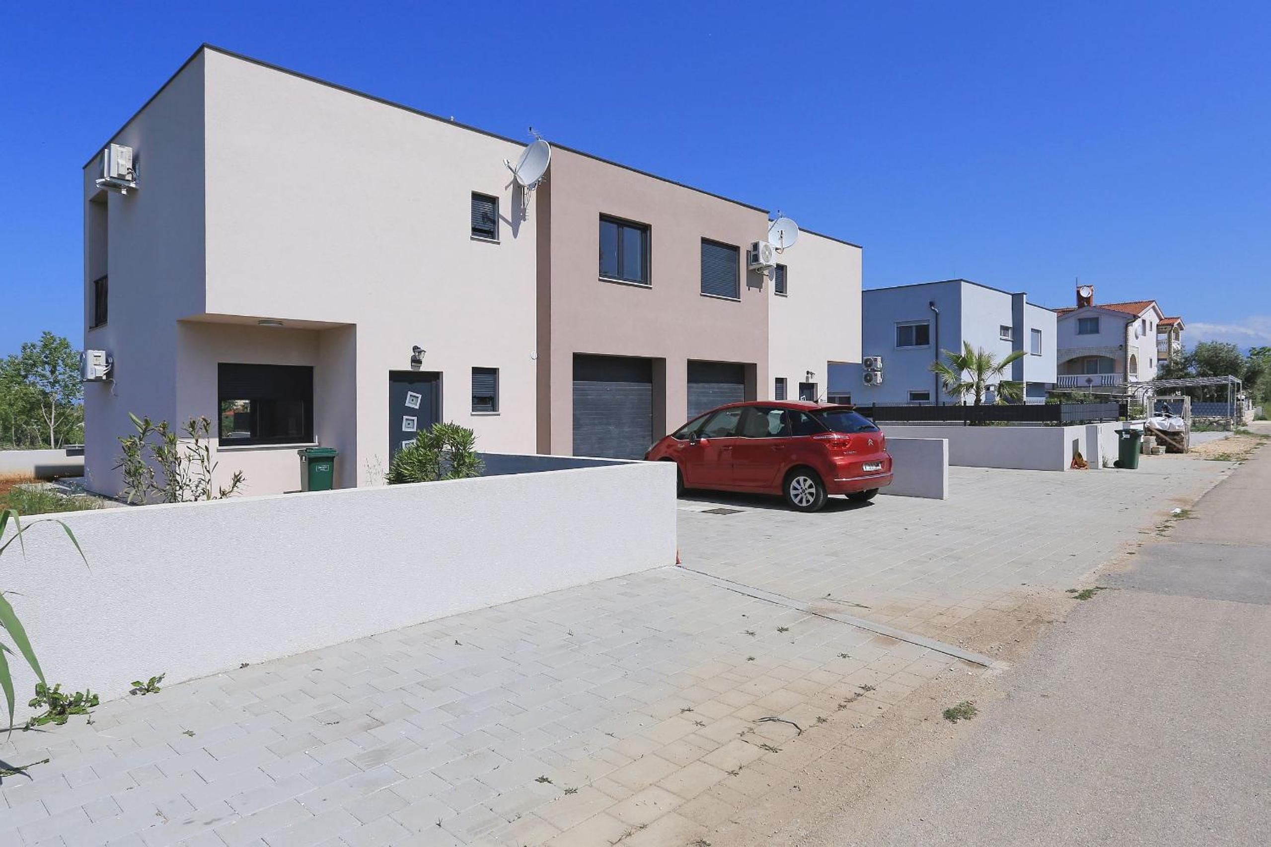 Villa Tri Palme with heated pool