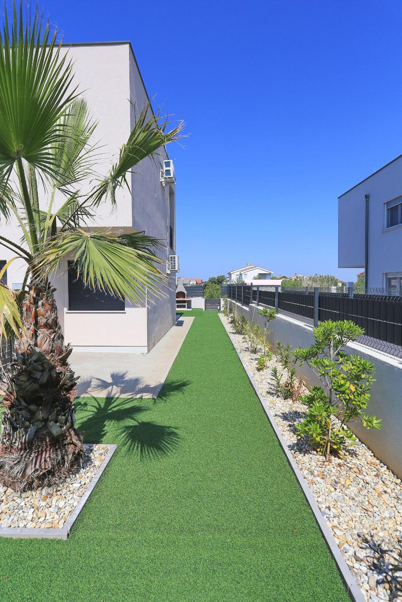 Villa Tri Palme with heated pool