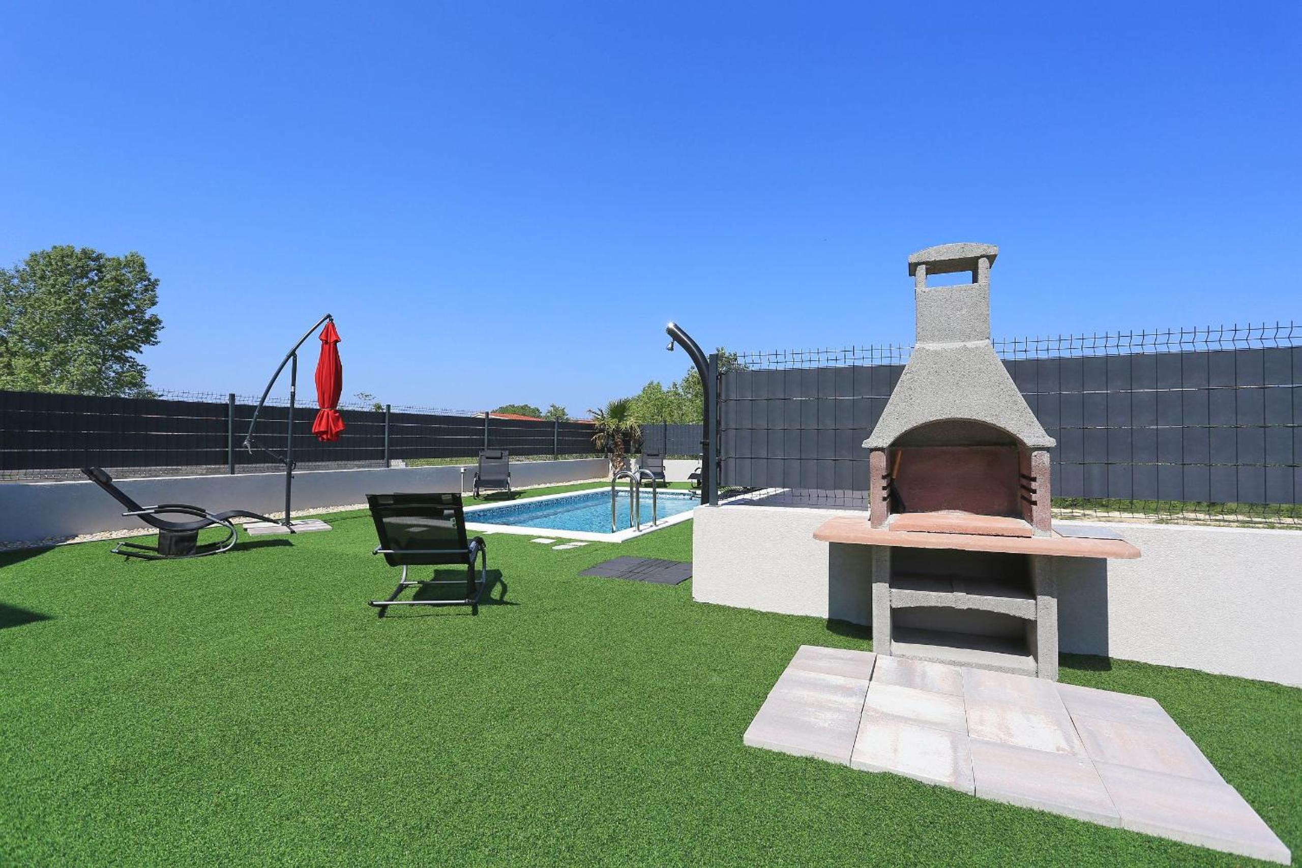 Villa Tri Palme with heated pool