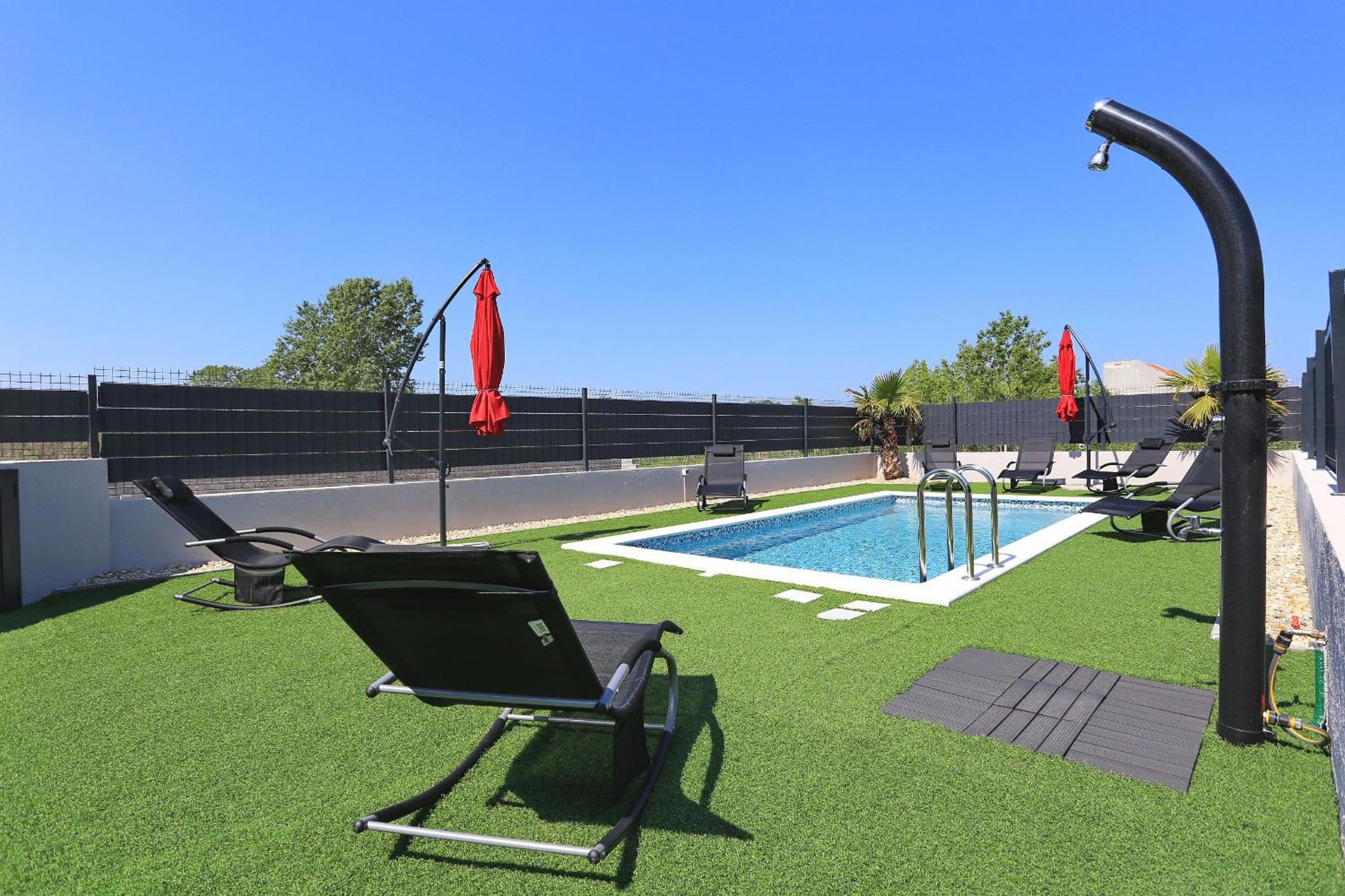 Villa Tri Palme with heated pool