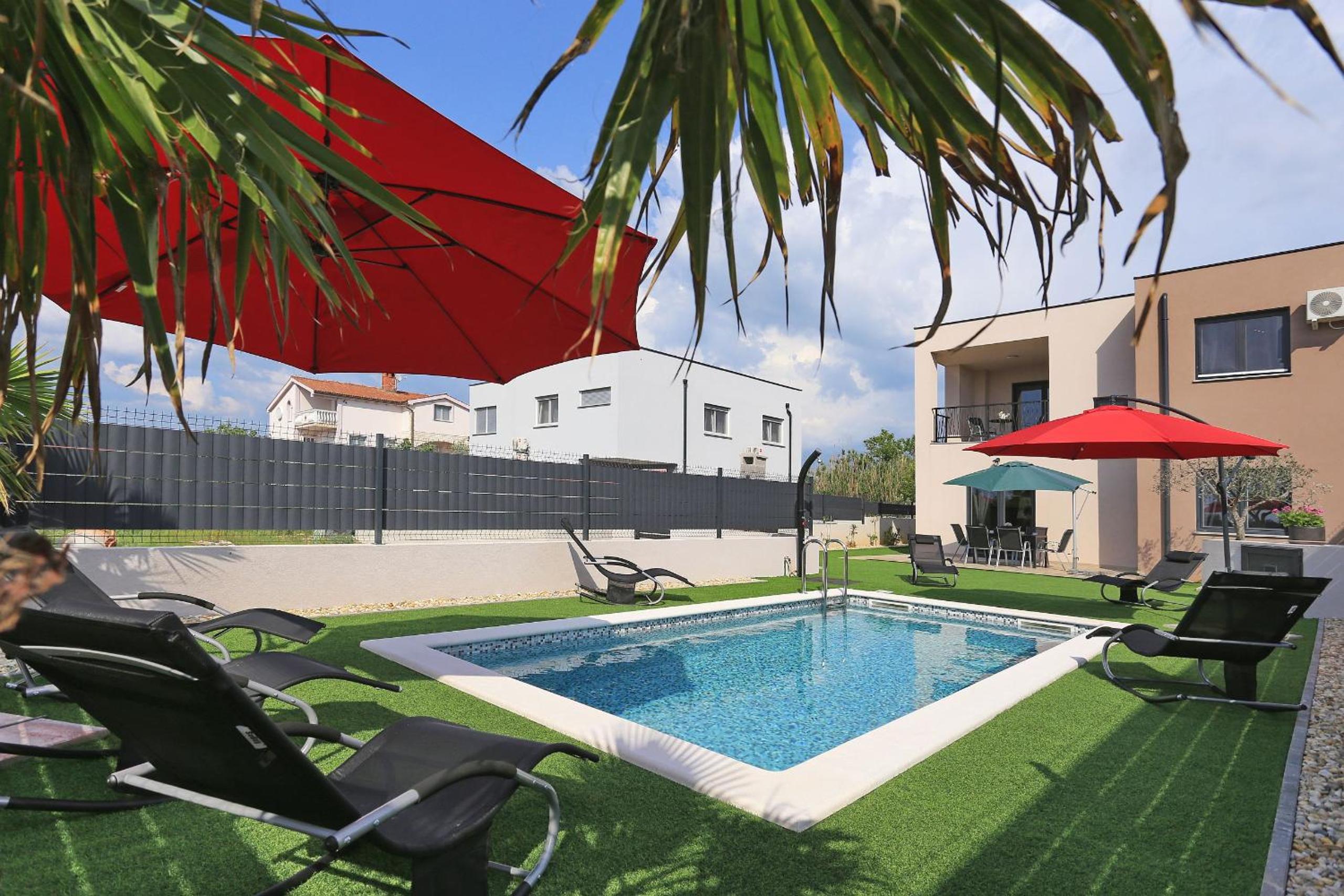 Villa Tri Palme with heated pool