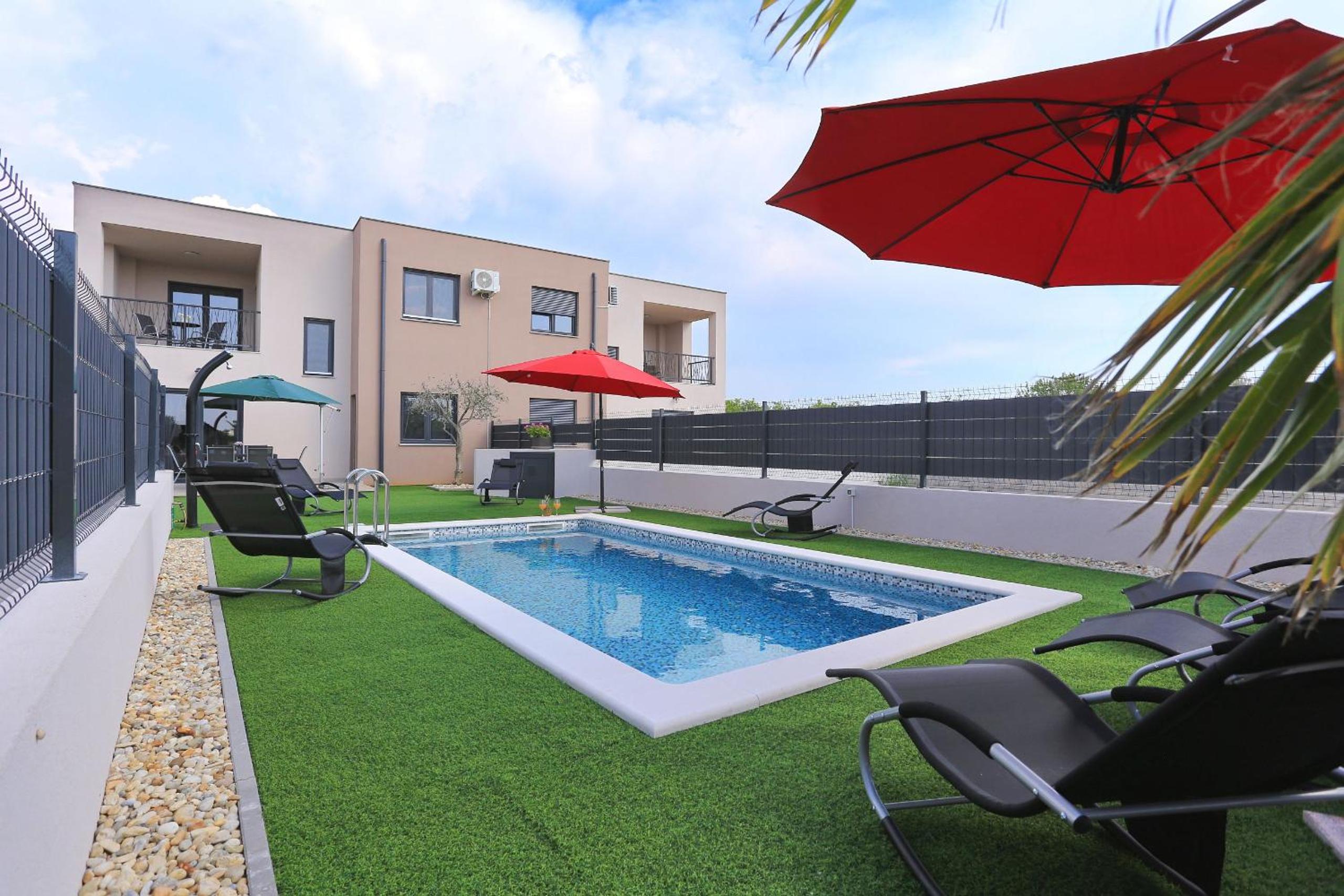 Villa Tri Palme with heated pool