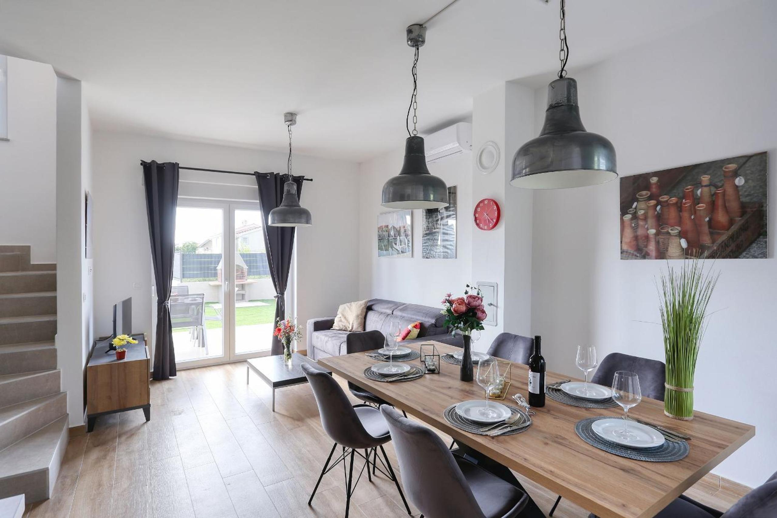 Villa Tri Palme with heated pool
