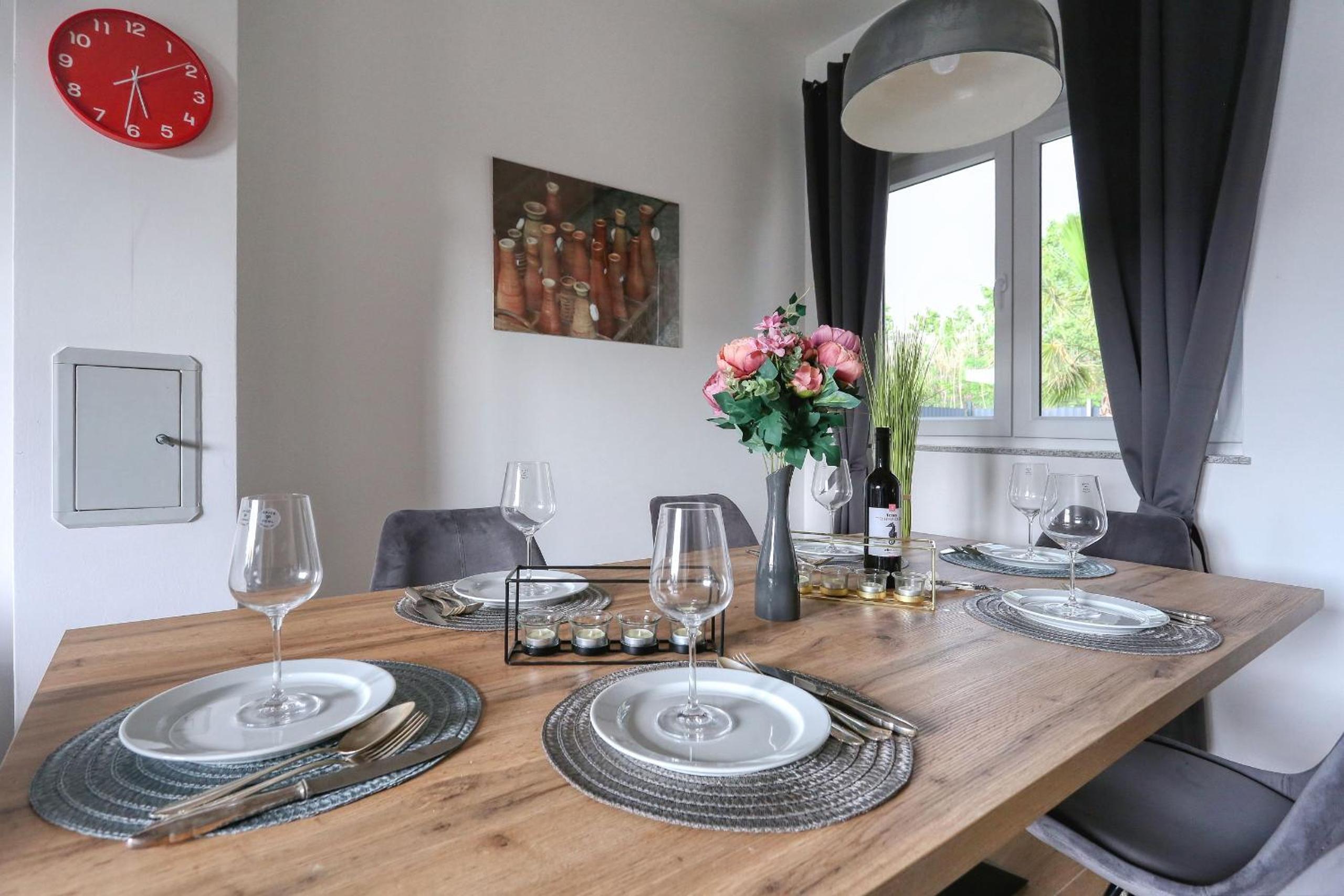 Villa Tri Palme with heated pool