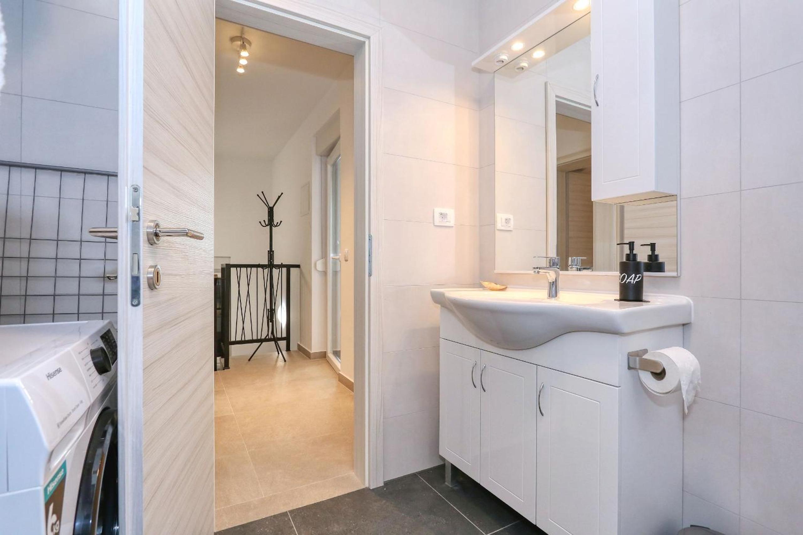 Villa Tri Palme with heated pool