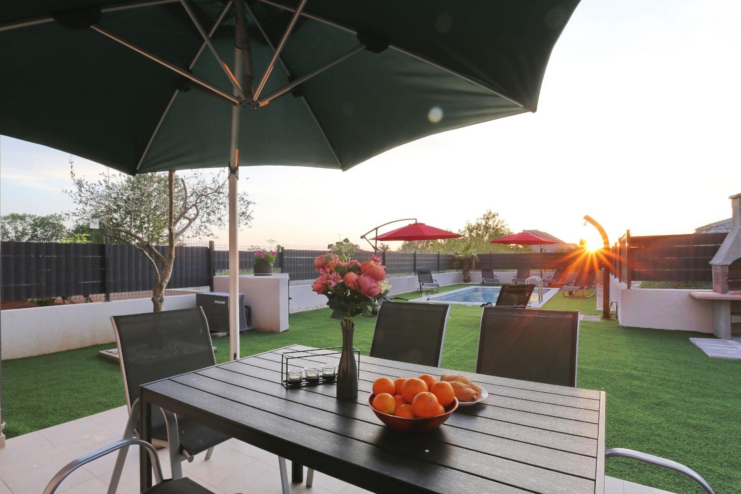 Villa Tri Palme with heated pool
