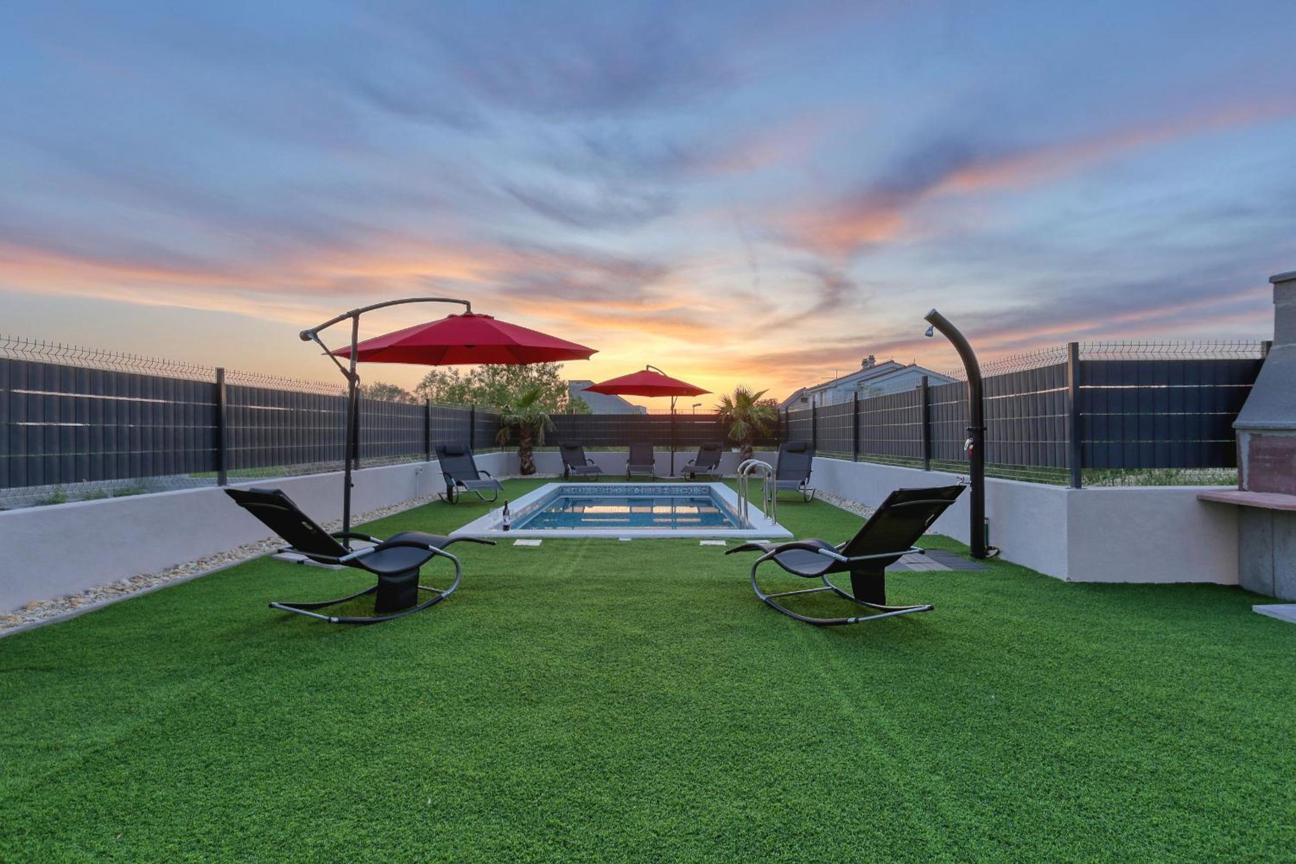 Villa Tri Palme with heated pool