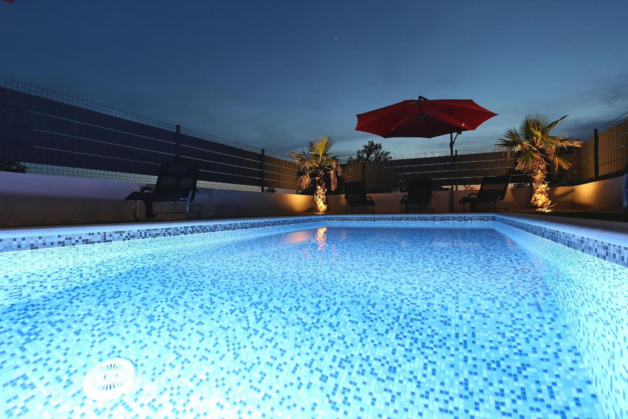 Villa Tri Palme with heated pool